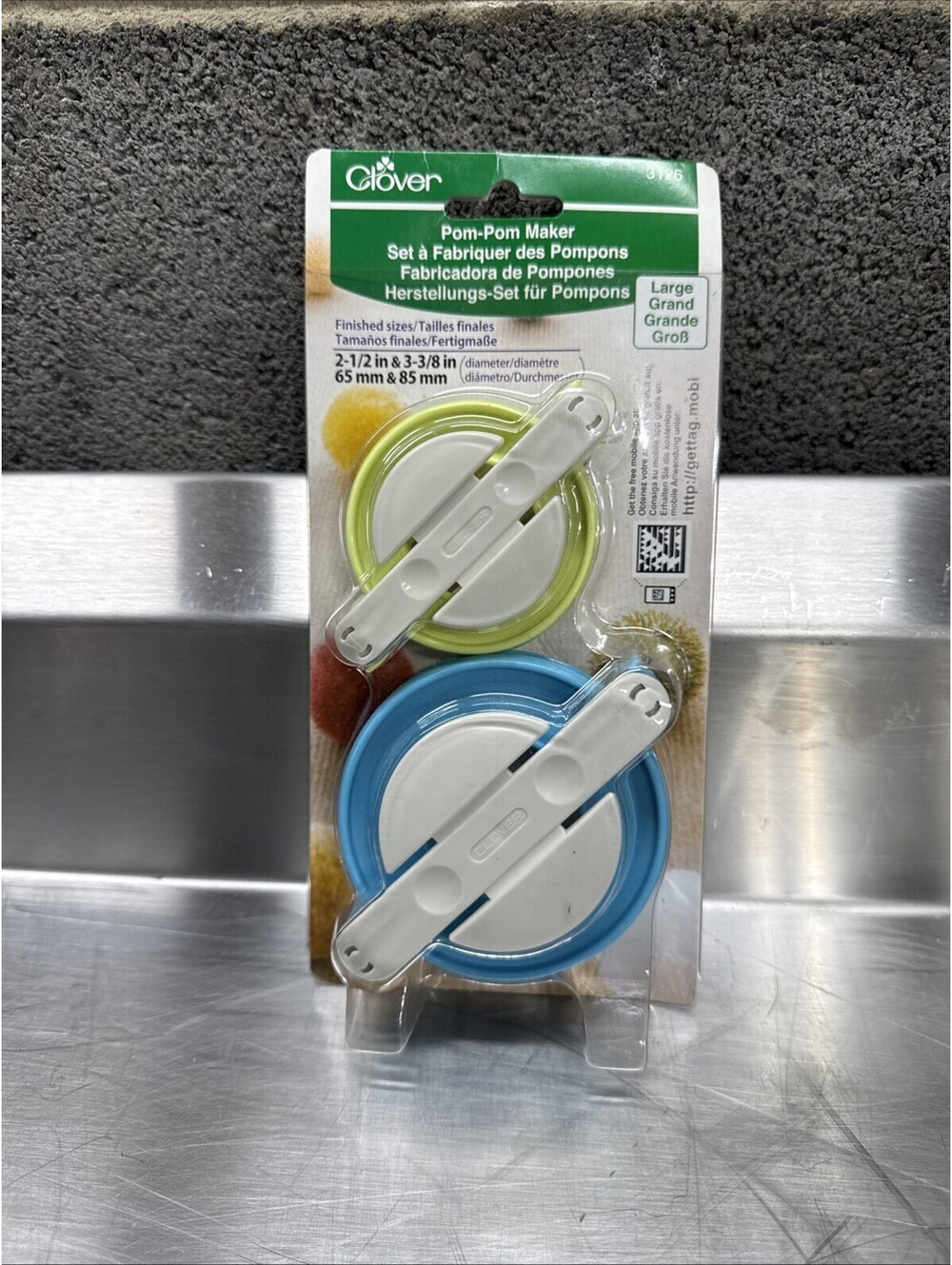 Clover Pom Pom Maker 2 1/2" & 3 3/8" Diameter